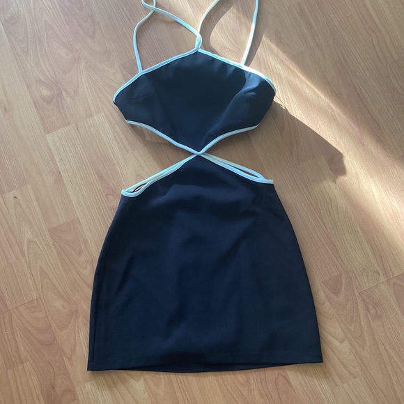 COPY - Black&white cutout halter dress - Picture 8 of 12